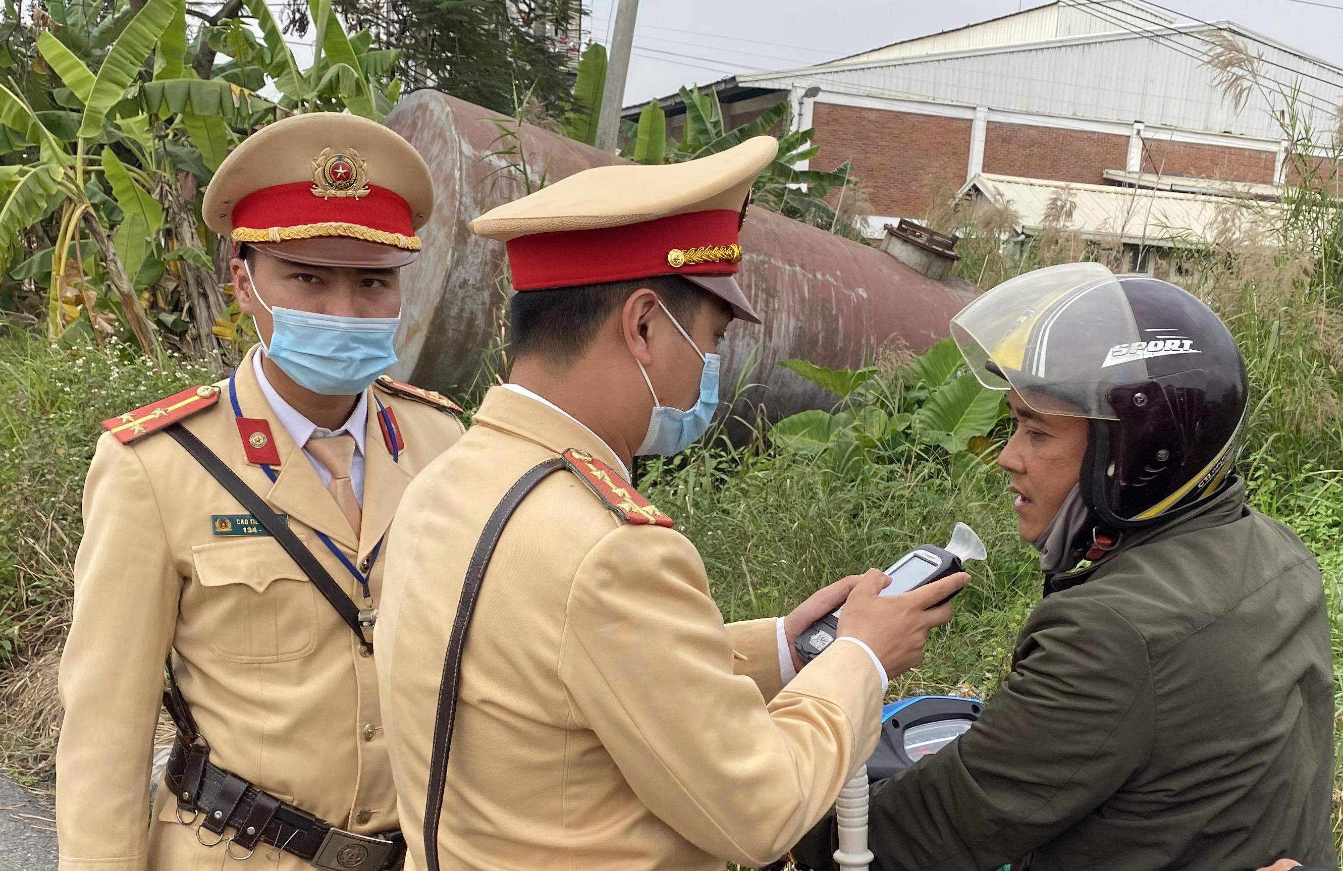 Ngày đầu thực hiện tổng kiểm soát Phương tiện xe mô tô, xe gắn máy: Xử lý 104 trường hợp vi phạm 